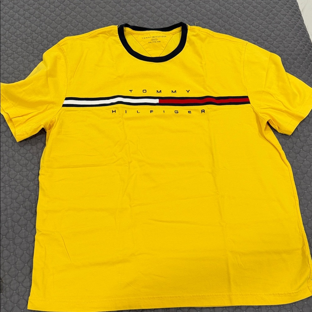Tommy Hilfiger Men's T-Shirt in Yellow with Logo Stripe